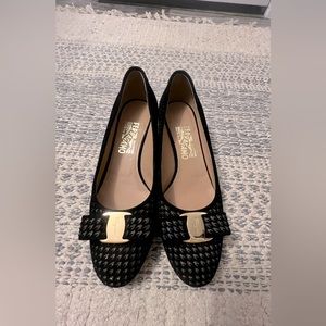Salvatore Ferragamo
Vara Perforated Houndstooth Glitter Pump 7 1/2 B